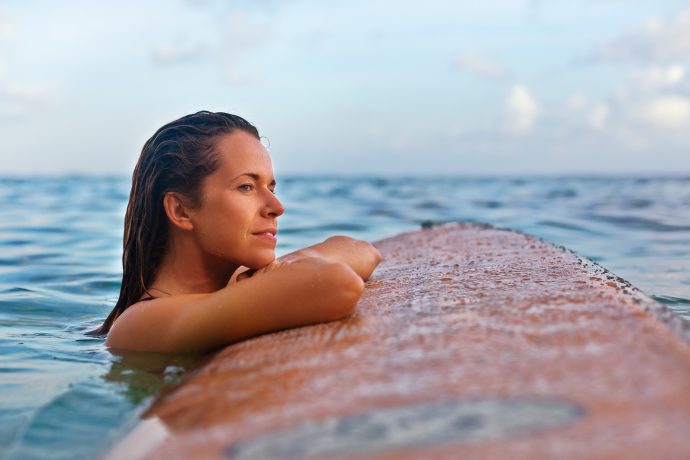 woman in infinity pool